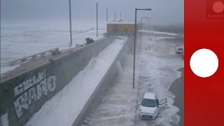 Au Portugal locéan frappe toujours 2 fois  des vagues géantes déferlent sur les côtes [upl. by Ahders313]