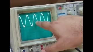 How to use CRO to measure Amplitude and Frequency [upl. by Bigford712]