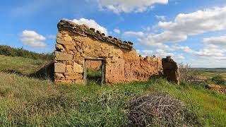 antiguas ruinas en un pueblo de España [upl. by Ader]