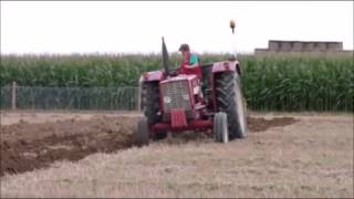 tracteur IH 523 au labour [upl. by Sral344]