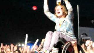 Sziget 2011  The wheelchair moment during Kaiser chiefs [upl. by Anailuig27]