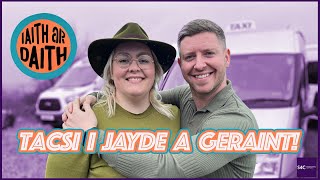 Blas oIaith Ar Daith  Tacsi i Jayde a Geraint 🚕🏴󠁧󠁢󠁷󠁬󠁳󠁿 [upl. by Nnahoj]