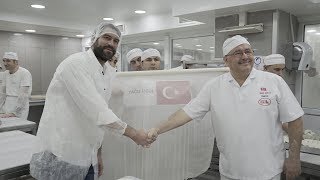 Karaköy Güllüoğlunun sahibi Nadir Güllüden Efsane Baklava Tüyoları  Tarihi Karaköy Güllüoğlu [upl. by Pittman]