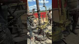 Workover Well Service job rig wellbeing drilling oil tripping [upl. by Linea]