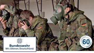 60 Sekunden Bundeswehr ABC Schutzmaske [upl. by Nlycaj573]