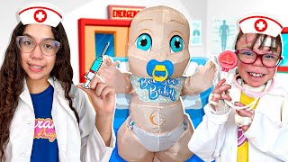 SARAH E ELOAH fingem brincar de MÉDICAS por um dia e AJUDAM um BEBÊ GIGANTE  Best stories for kids [upl. by Aihsyt]