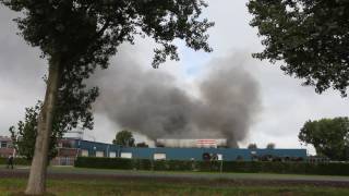 Grote brand bij van der Heijden Milieu in Zeewolde Shanks Group [upl. by Eirahcaz]