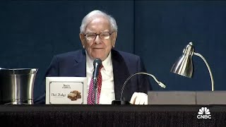 Buffett kicks off 2024 Berkshire Hathaway annual meeting after emotional tribute to Charlie Munger [upl. by Mw]