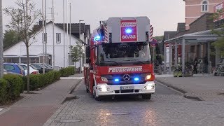 Küchenbrand im Hochhaus Einsatzfahrten Freiwillige Feuerwehr Barmstedt mit viel Bullhorn [upl. by Enaitsirk538]