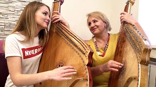 MOTHER AND DAUGHTER SINGING BEAUTIFUL UKRAINIAN FOLK SONG [upl. by Bron]