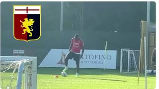 BALOTELLI le IMMAGINI del PRIMO ALLENAMENTO con il GENOA ⚽🔴🔵 [upl. by Launce195]