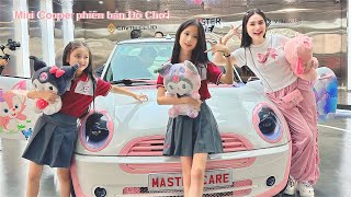 VC anh Vũ  Di Băng kệ trời mưa to dắt hai con gái đi nhận Mini Cooper độ kiểu quotđồ chơi quot so cute [upl. by Jeremy301]