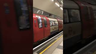 MIND THE GAP Northern Line tube train pulls into Kennington station on its way to High Barnet tube [upl. by Anaihsat]