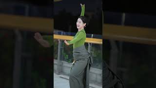 beautiful Tibetan woman beautiful Tibetan song and dance [upl. by Ahseinat]