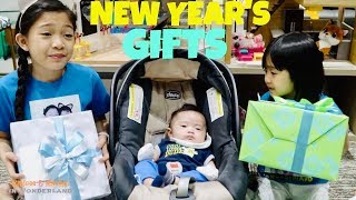 TRAVIS NEW YEARS GIFTS Kaycee amp Rachels Baby Brother [upl. by Harol]