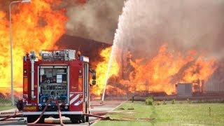 08062013 Zeer grote brand GRIP 2 Kloek Pallets Eckertstraat Kampen [upl. by Soo]