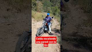 Caída escalando paredes con la moto GN 125 gn125 motovlog mujeresguerreras [upl. by Cindy]