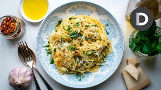 Spaghetti Aglio E Olio 5 Ingredient Pasta Recipe [upl. by Gradey]