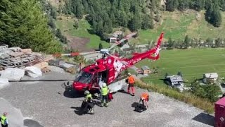 Nach Erdrutsch Touristengebiet von Außenwelt abgeschnitten [upl. by Schreibe361]