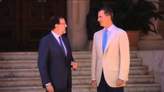 Despacho del Rey con el Presidente del Gobierno Mariano Rajoy en Marivent [upl. by Socram]