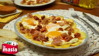 Patatas con huevos fritos bacon sobrasada y miel [upl. by Schnur]