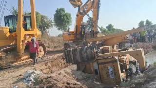 Catpipllar 70 TAN Hard Warking TAEM PALTI Hogya Touching COBELCO 220 JCB 205 Catpipllar 40Tan [upl. by Dnamra]