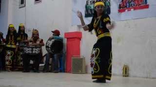 tarian tunggal dayak lundayehlunbawang [upl. by Middendorf]