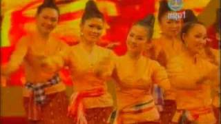 Lao dance ຟ້ອນ ບຸນຄູນເຂົ້າ Fon Boun Khoon Khao [upl. by Blackman]