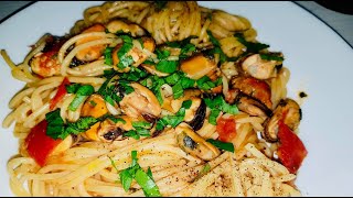 Makarona me midhje dhe domate  Spaghetti with mussels 🍝 [upl. by Even]