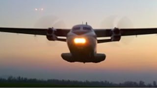 Turboprop extreme low pass Oчень низкий пролет турбовинтовой самолета [upl. by Alikee31]