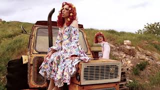 Donatella Mani feat Yogurinha Borova  Nuestra tierra Gure lurra Videoclip oficial [upl. by Vevina481]