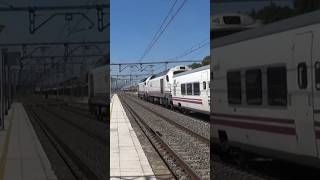 Pareja de locomotoras 334 acelerando a la salida del talgo de Almería [upl. by Schwejda]