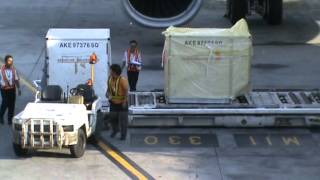 Airport Crews loadingunloading at Kuala Lumpur KLIA International Airport part 1 [upl. by Lisab]