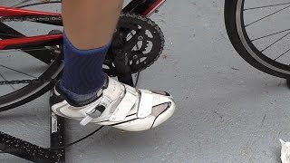 How to Clip in and Out of Road Pedals SPDSL safely for begginers [upl. by Seroka556]