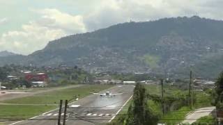 Landings and take off from Tegucigalpa Toncontin HONDURAS [upl. by Ahsilla]