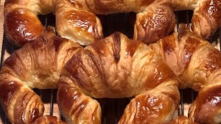 Croissants au beurre fait à la maison [upl. by Ahsiyt]