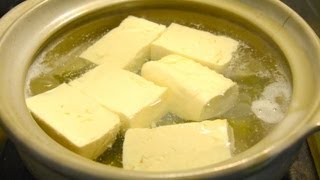 寒い夜はこれ、湯豆腐の作り方 How to make boiled tofu [upl. by Nnayecats]