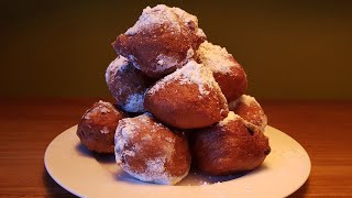 Hoe maak je oliebollen  Heerlijk en eenvoudig recept om zelf oliebollen te bakken [upl. by Akirre]