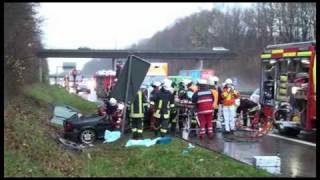 Schwerer Unfall mit eingeklemmter Person auf der A45wmv [upl. by Immas170]