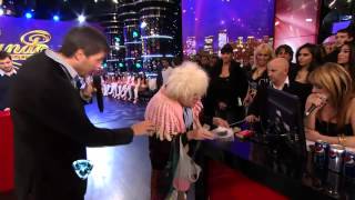 Showmatch 2012  La Abuela le hizo preguntas fuertes a Tinelli [upl. by Nnylyahs]