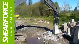 ShearForce Rotating Demolition Pulverizer at Work in Concrete I Prepping Material for Crushing [upl. by Jaye923]