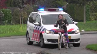 POLITIE LAAT FIETSERTJE SCHRIKKEN MET SIRENE [upl. by Alletniuq]