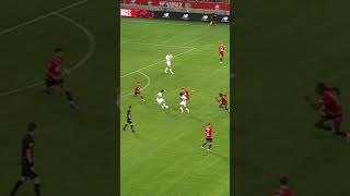 🤯 La sortie de balle de Kang In Lee 🇰🇷 ligue1 ligue1mcdonalds football skills psg kanginlee [upl. by Sharyl571]