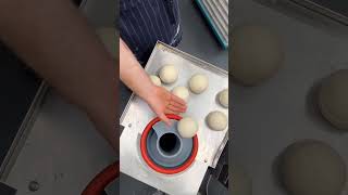 Cómo hacer buñuelos fácil y rápido Máquina para hacer buñuelos Inventos Geniales [upl. by Burman]