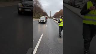 Autofahrer bekommt Strafzettel wegen HUPEN auf Demonstration🤦🏼‍♂️ [upl. by Burlie743]