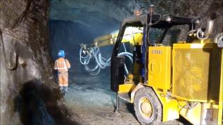 Robot Shotcrete I302  Minera Raura [upl. by Hanfurd555]