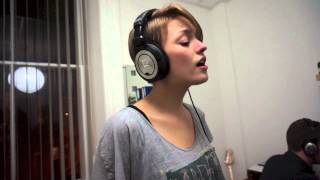 Florence and The Machine  Shake It Out cover by Eline Brun [upl. by Zachery]