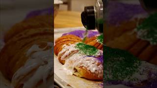 Traditional New Orleans King Cake decoration kingcake mardigras neworleans food [upl. by Cohbert]