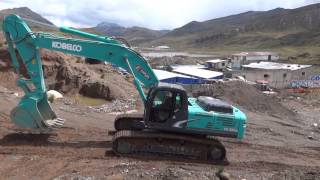 Excavadora Kobelco SK 350 en Ticlio Perú [upl. by Amis368]