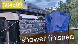 S04E09  WarmwasserDusche im Land Rover Defender  Elgena Nautic  Tiger Exped [upl. by Carri]